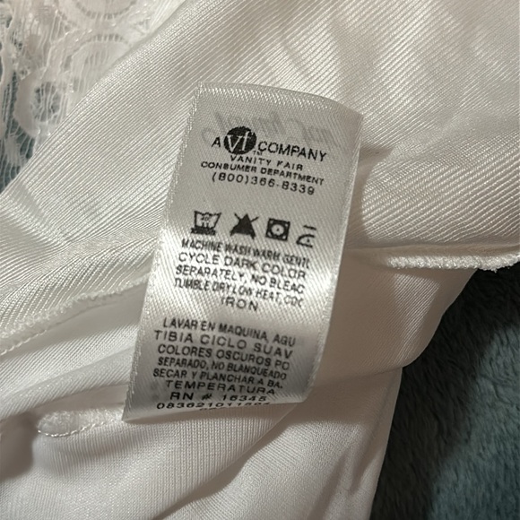 Vanity Fair white adjustable strap slip Size 22” 38/44 💕 - Picture 6 of 6